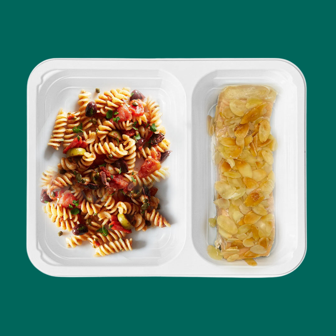 Fusilli alla puttanesca + salmone alle mandorle