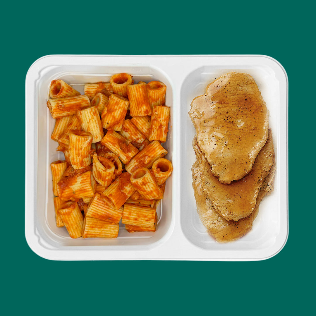 Mezze maniche al ragù di carne + scaloppina di pollo al limone
